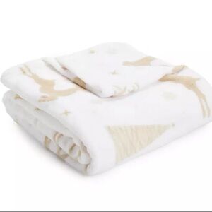 NWT-SUPER SOFT & Beautiful- White & Tan Reindeer Christmas 🌲 Throw Blanket 50x60